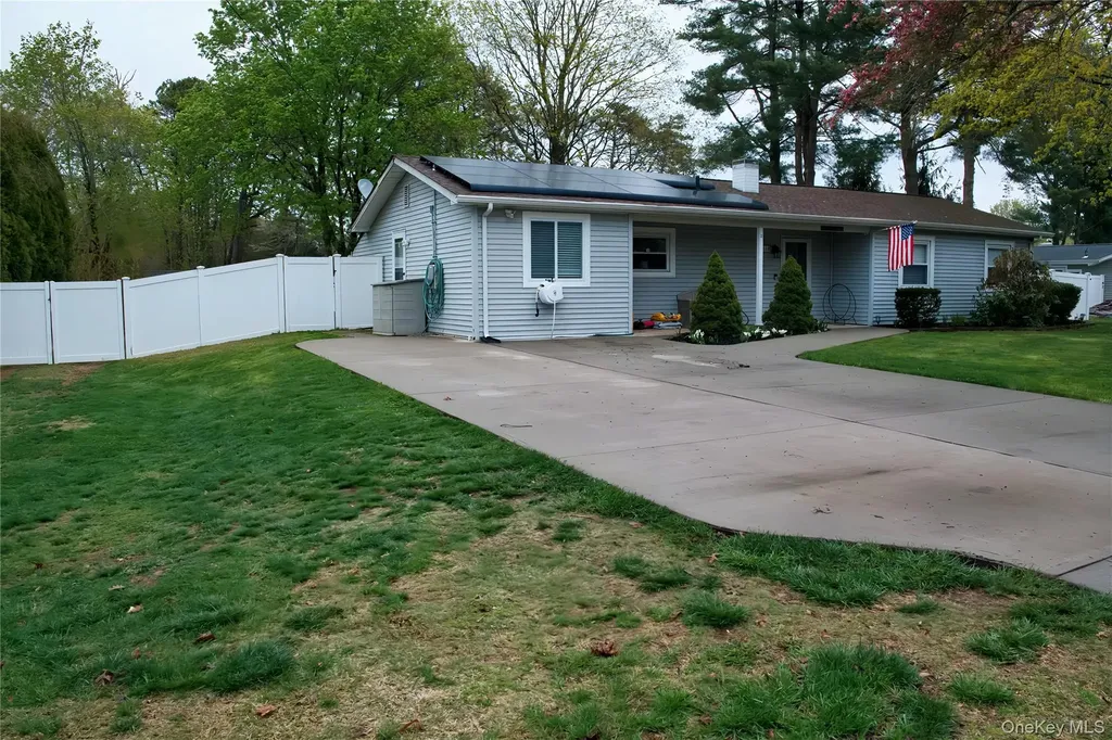 165 Randall Road Shoreham NY 11786