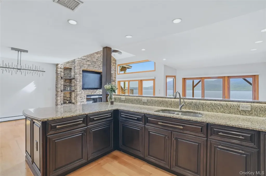 739 Hewitt Lane New Windsor NY 12553