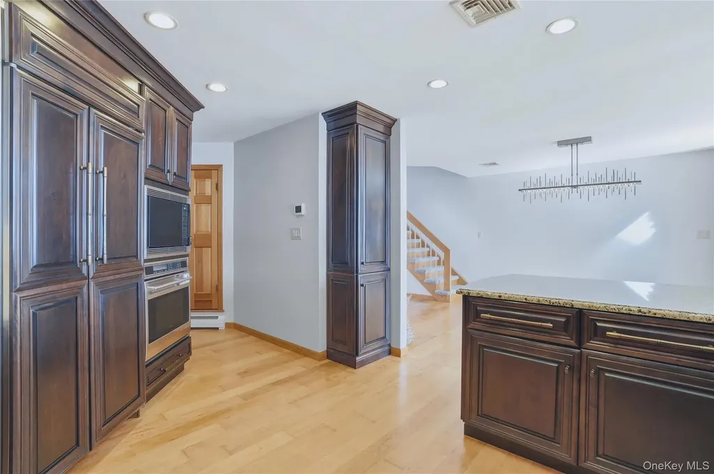 739 Hewitt Lane New Windsor NY 12553