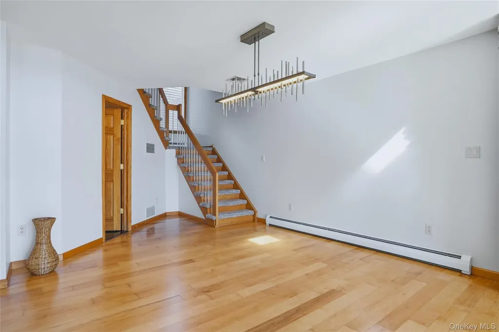 739 Hewitt Lane New Windsor NY 12553