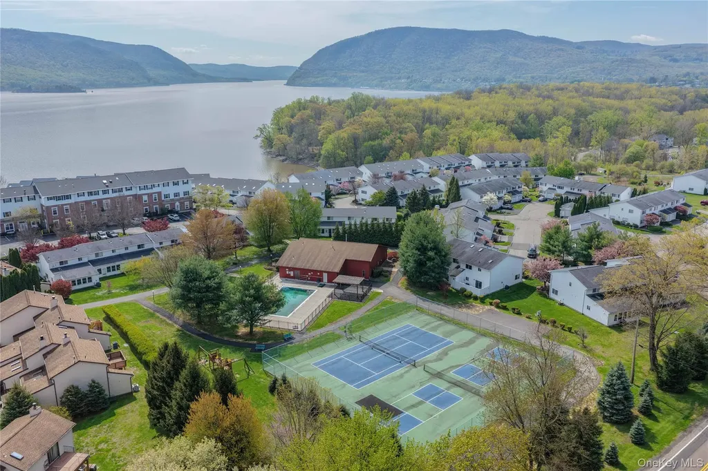 739 Hewitt Lane New Windsor NY 12553