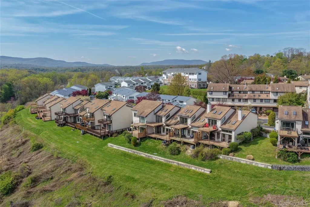 739 Hewitt Lane New Windsor NY 12553