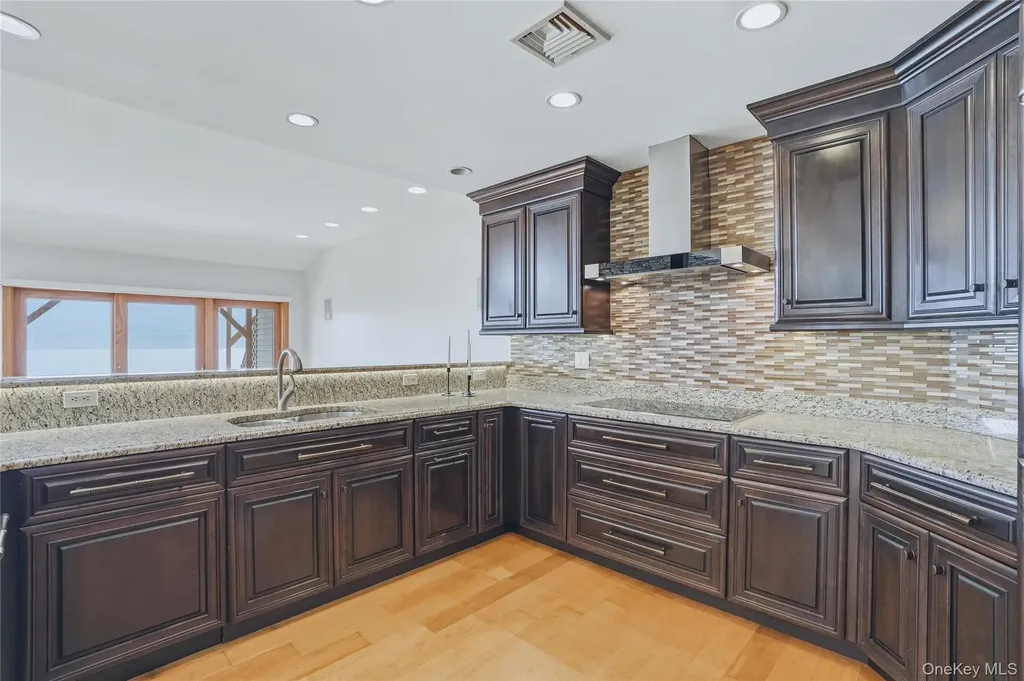 739 Hewitt Lane New Windsor NY 12553