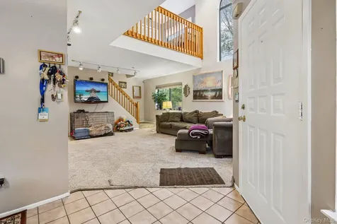 28 Tulip Court Nanuet NY 10954