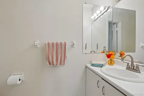 28 Tulip Court Nanuet NY 10954