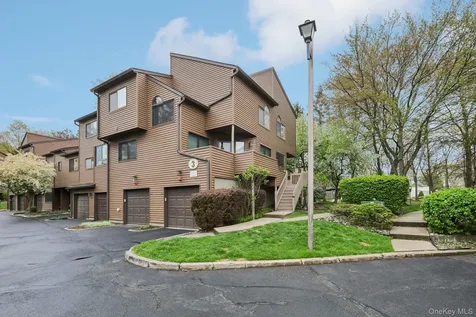 28 Tulip Court Nanuet NY 10954