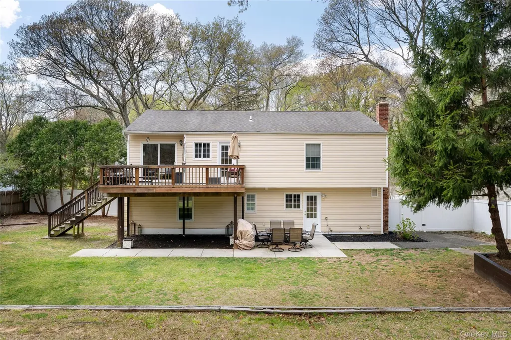 591 Meadow Road Kings Park NY 11754