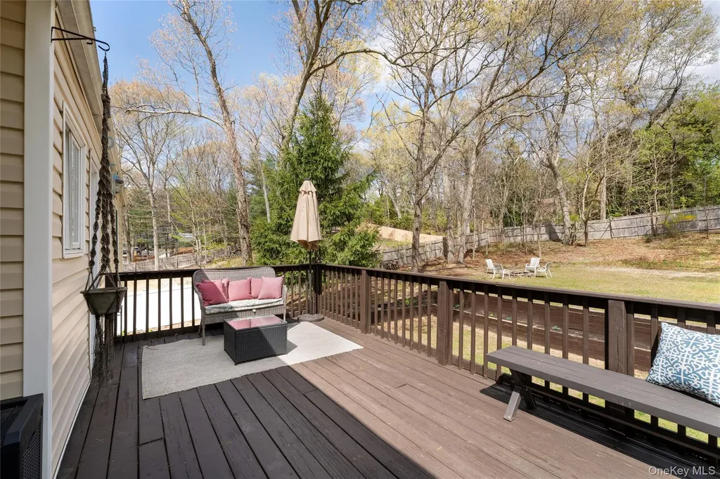 591 Meadow Road Kings Park NY 11754