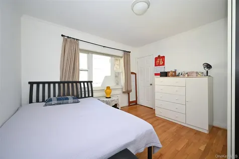 223-14 Kingsbury Avenue Oakland Gardens NY 11364