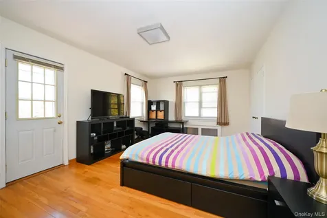 223-14 Kingsbury Avenue Oakland Gardens NY 11364