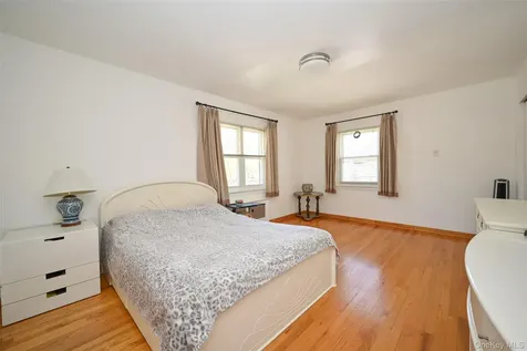 223-14 Kingsbury Avenue Oakland Gardens NY 11364