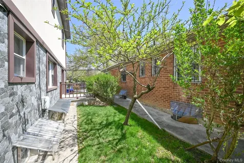 223-14 Kingsbury Avenue Oakland Gardens NY 11364
