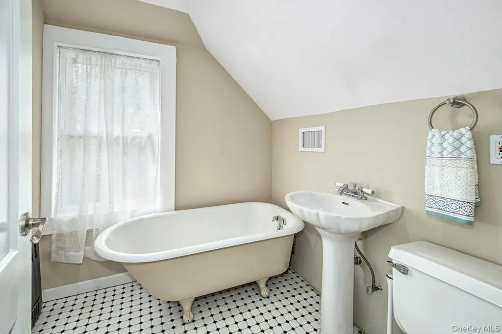 13 Chadwick Road White Plains NY 10604
