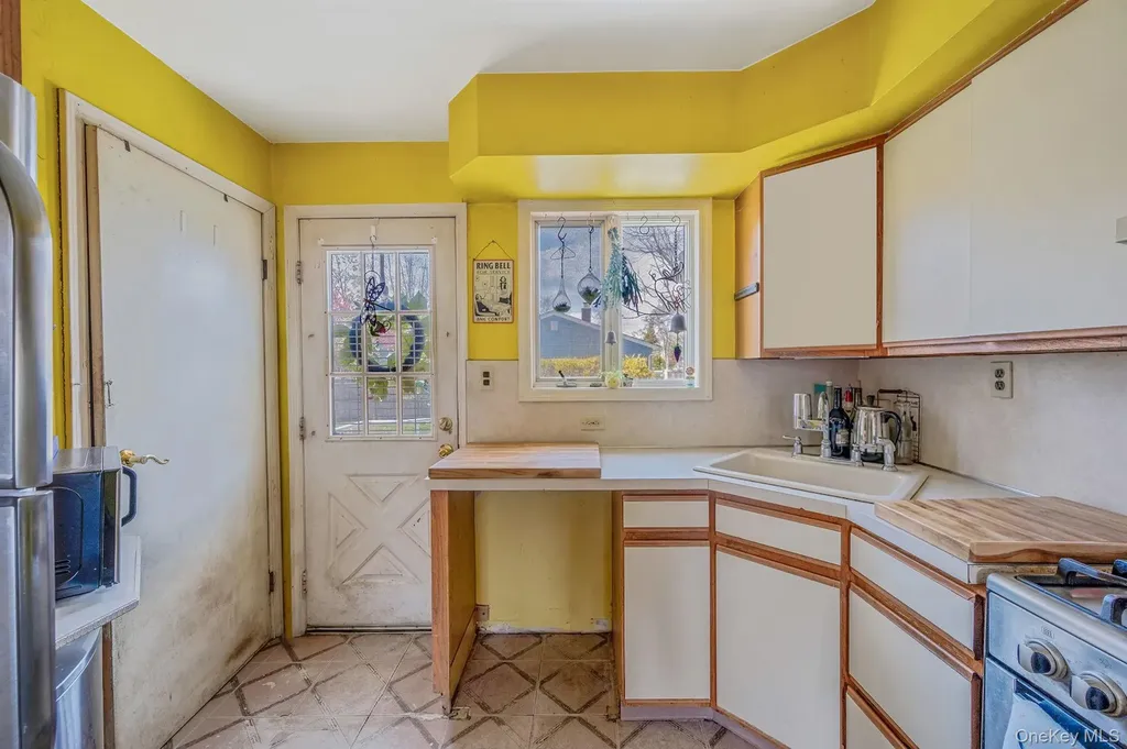 130 Lafayette Road West Babylon NY 11704