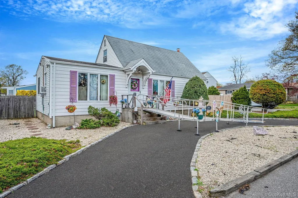 130 Lafayette Road West Babylon NY 11704