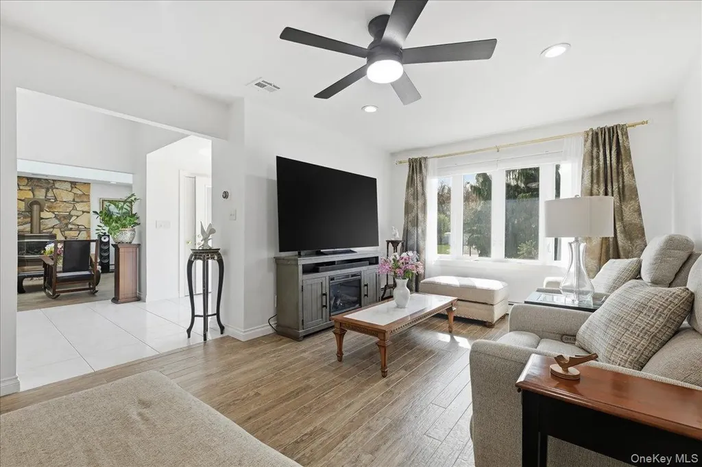 44 Steven Place Smithtown NY 11787