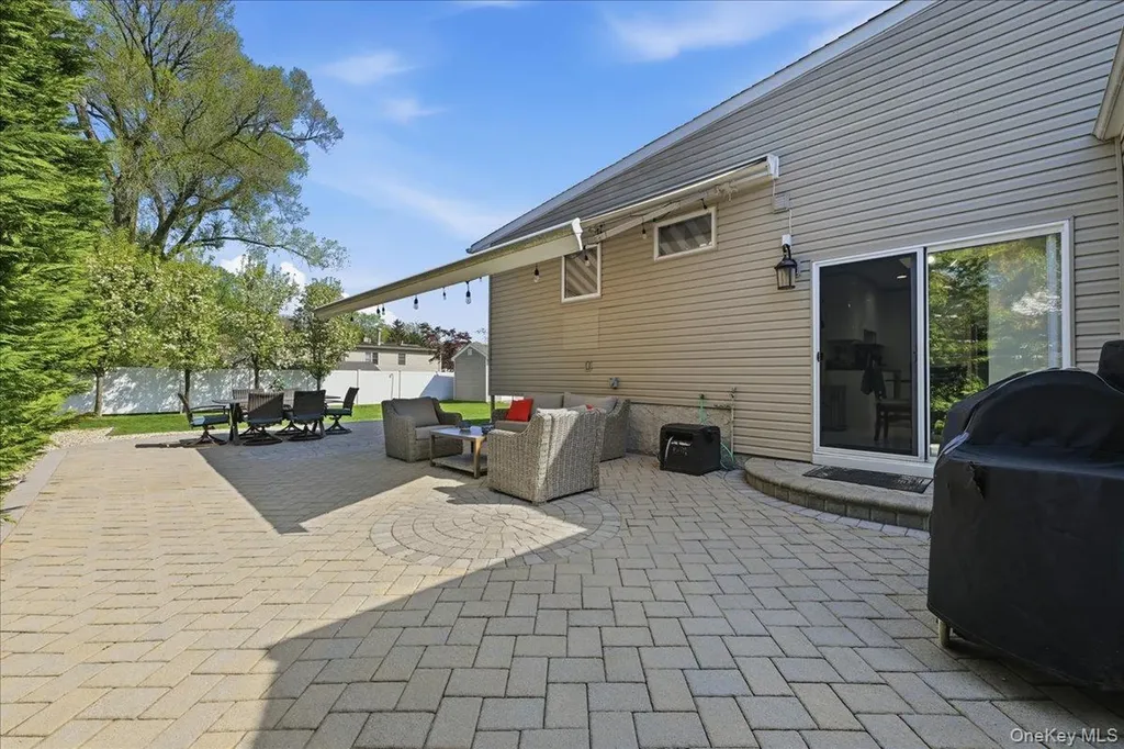 44 Steven Place Smithtown NY 11787