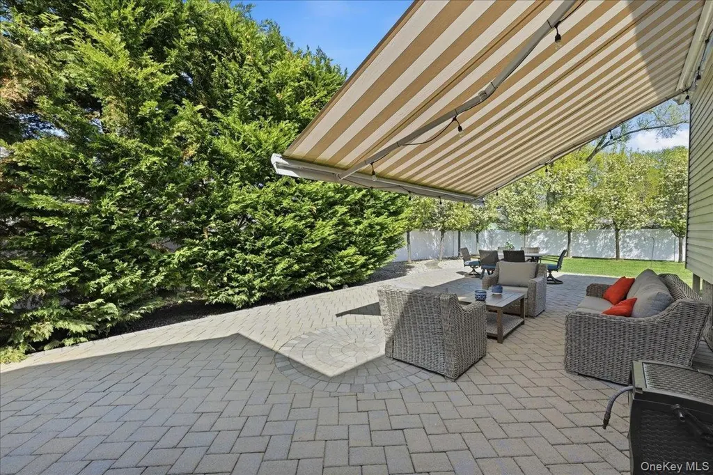 44 Steven Place Smithtown NY 11787