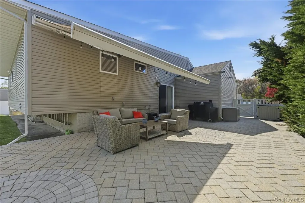 44 Steven Place Smithtown NY 11787