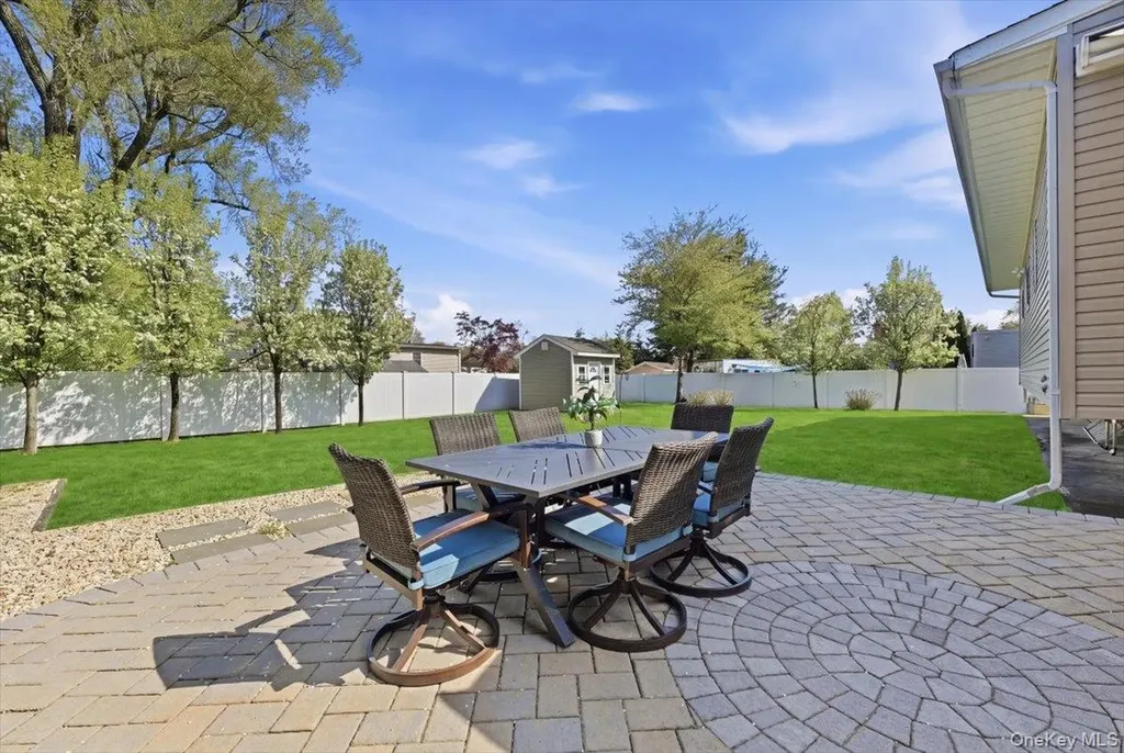 44 Steven Place Smithtown NY 11787