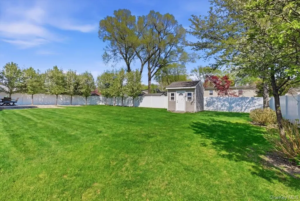 44 Steven Place Smithtown NY 11787