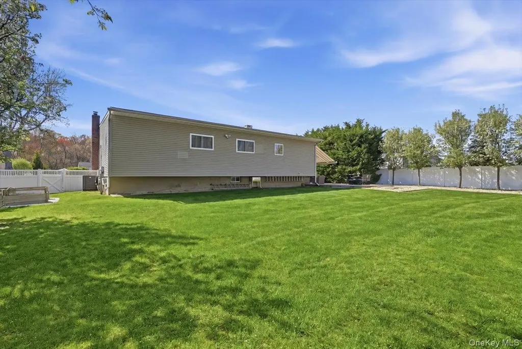 44 Steven Place Smithtown NY 11787
