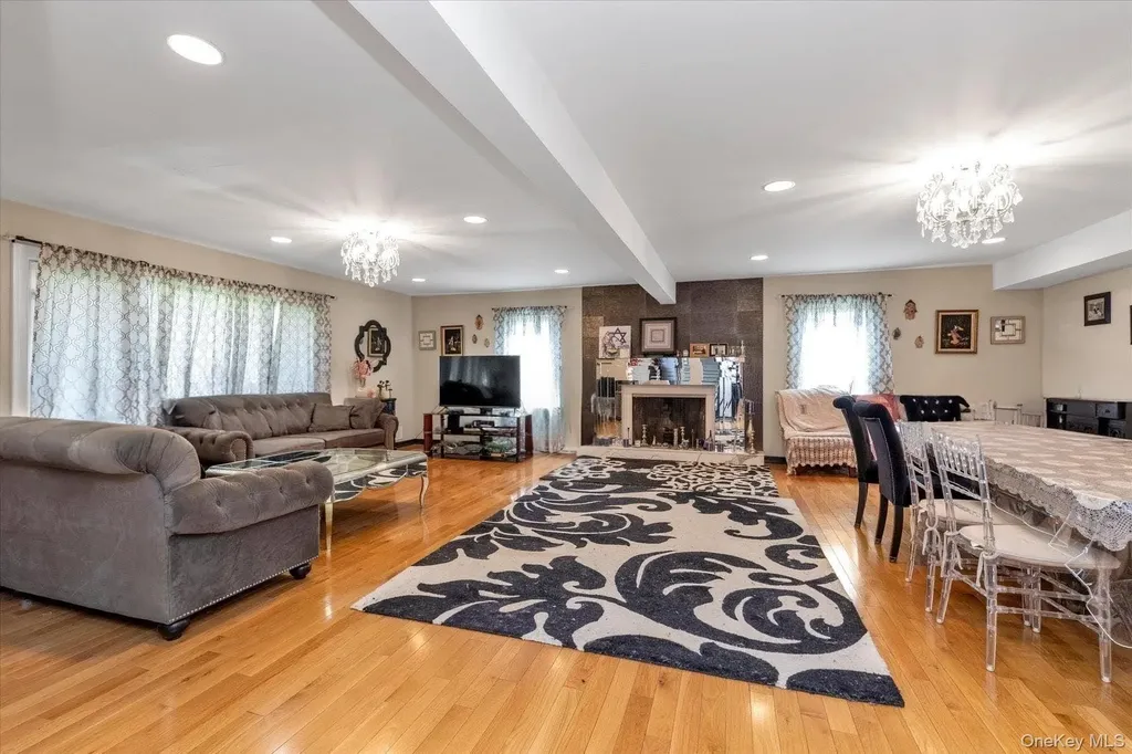 97 Birch Lane Woodsburgh NY 11598