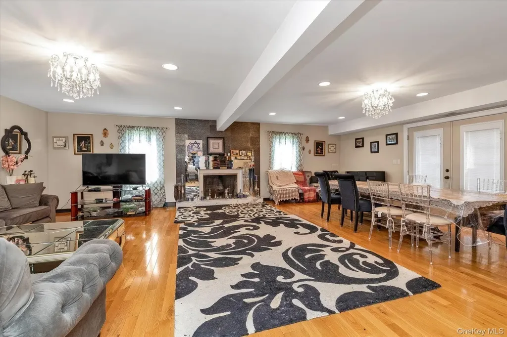 97 Birch Lane Woodsburgh NY 11598