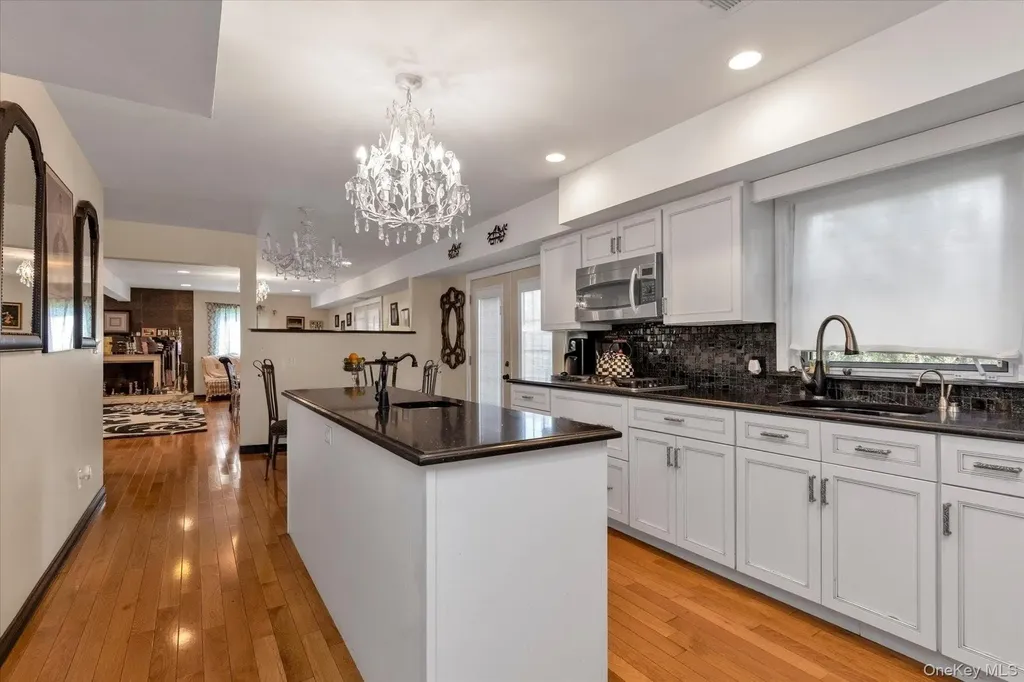 97 Birch Lane Woodsburgh NY 11598