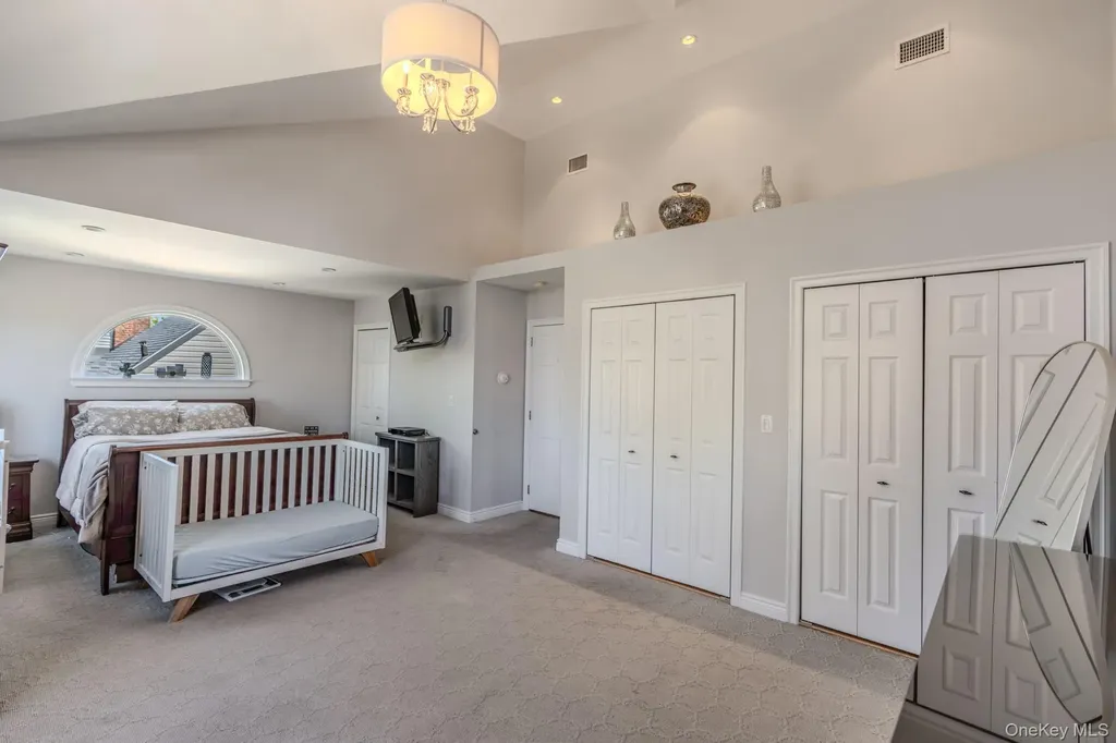 141 Collins Avenue Williston Park NY 11596