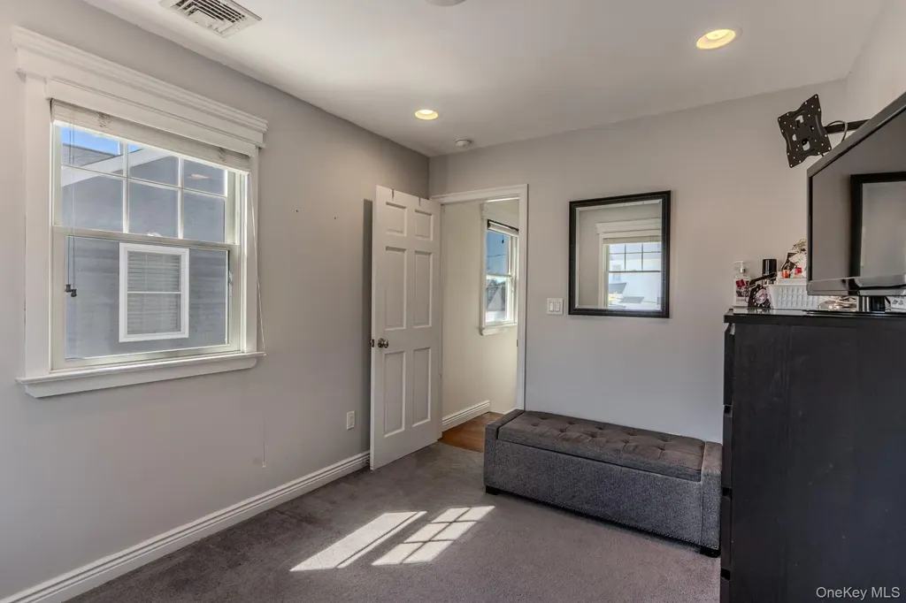 141 Collins Avenue Williston Park NY 11596