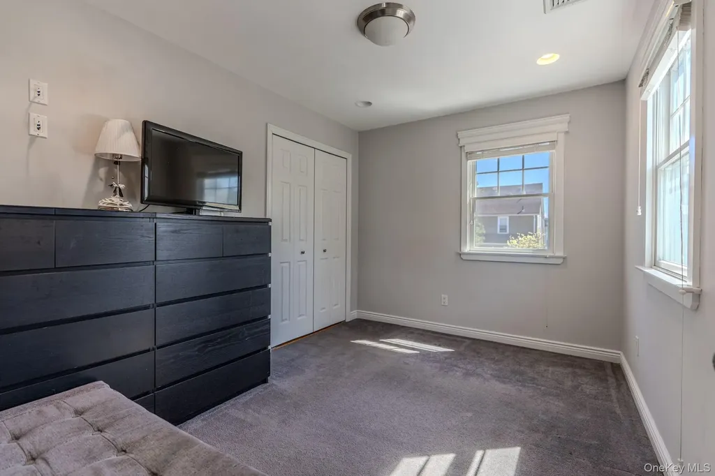 141 Collins Avenue Williston Park NY 11596