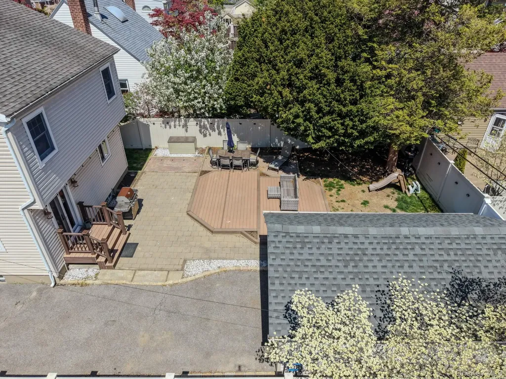 141 Collins Avenue Williston Park NY 11596