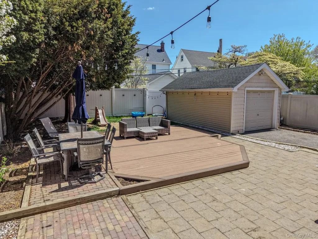 141 Collins Avenue Williston Park NY 11596