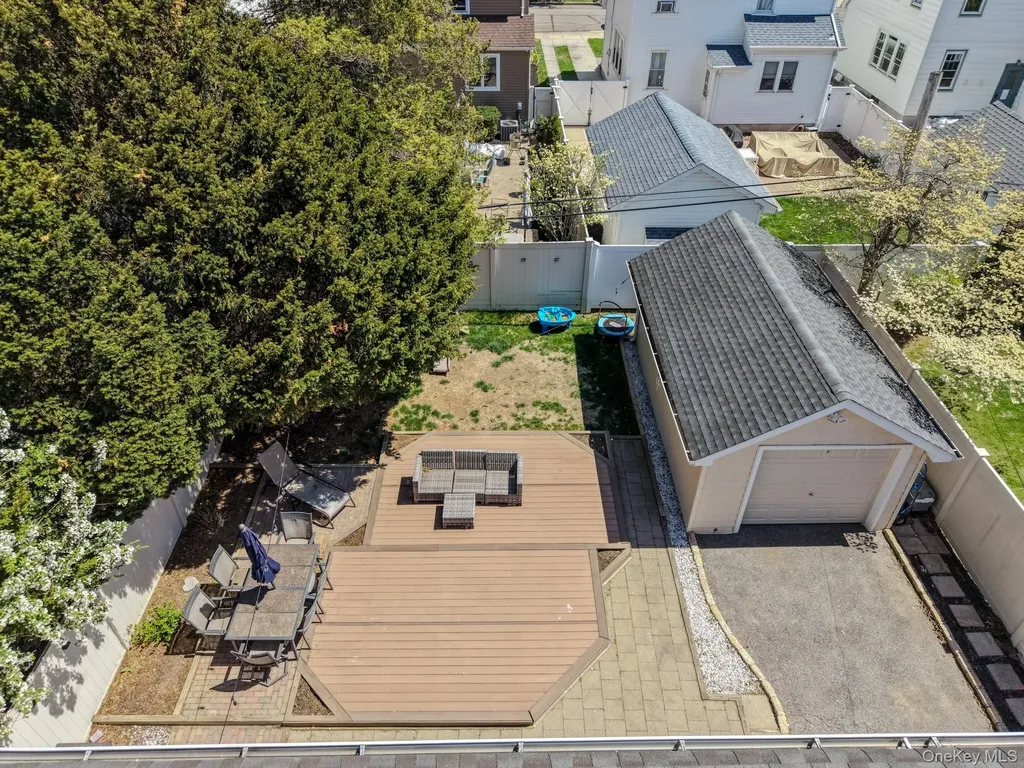 141 Collins Avenue Williston Park NY 11596