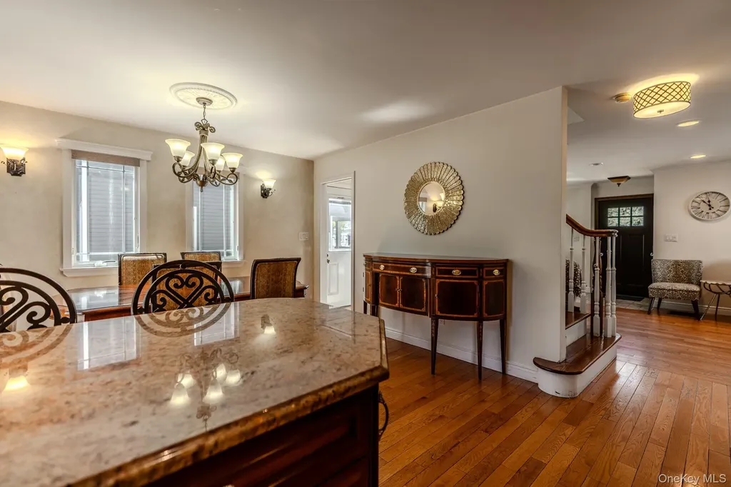 141 Collins Avenue Williston Park NY 11596