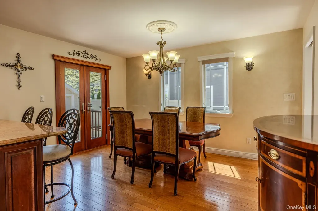 141 Collins Avenue Williston Park NY 11596