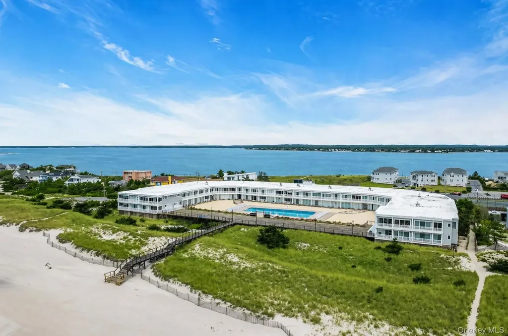 585 Dune Road Westhampton NY 11978