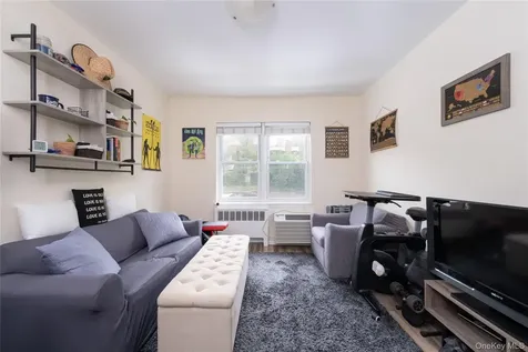 643 Pelham Road New Rochelle NY 10805