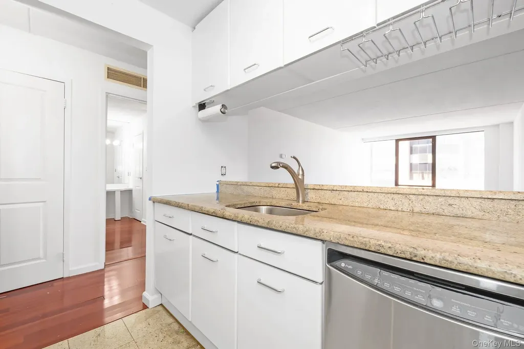 4 Martine Avenue White Plains NY 10606