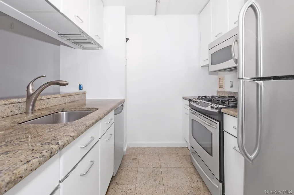 4 Martine Avenue White Plains NY 10606