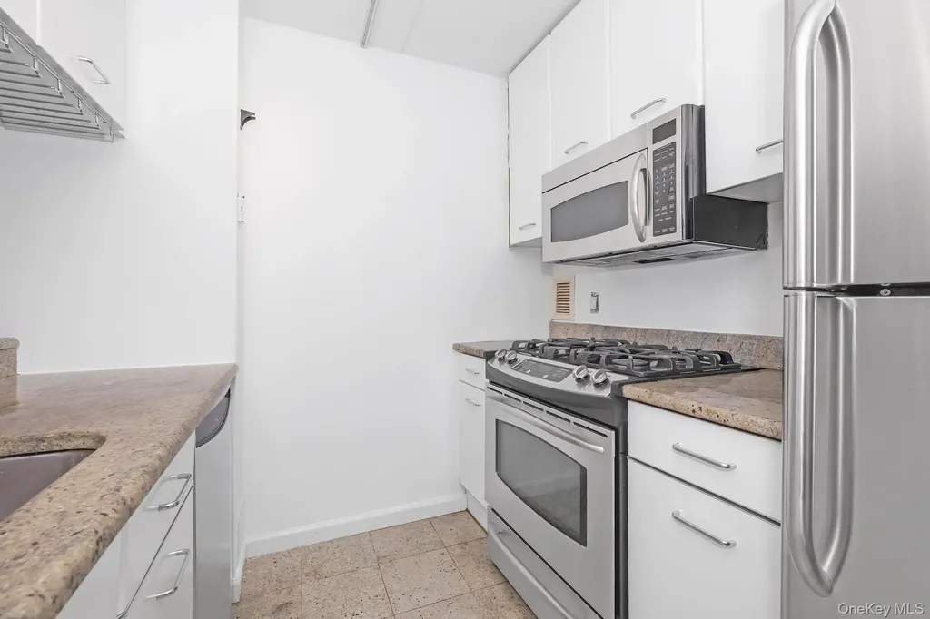 4 Martine Avenue White Plains NY 10606