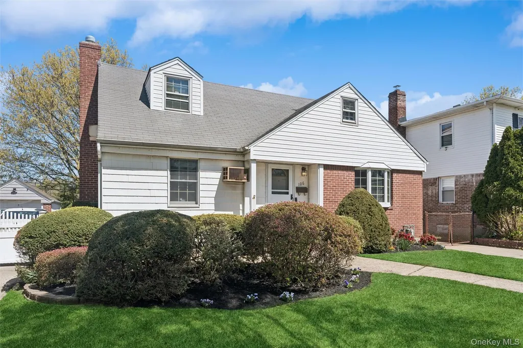 106 Aster Drive New Hyde Park NY 11040