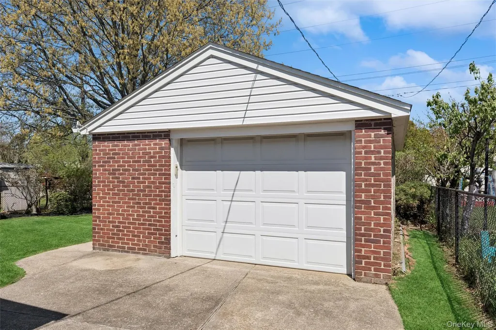 106 Aster Drive New Hyde Park NY 11040