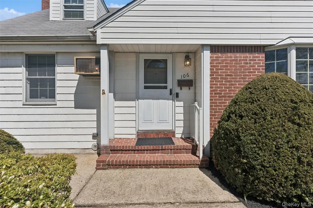 106 Aster Drive New Hyde Park NY 11040