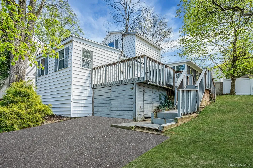 93 Maple Road Kings Park NY 11754