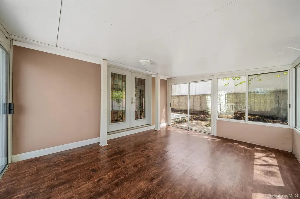 93 Maple Road Kings Park NY 11754