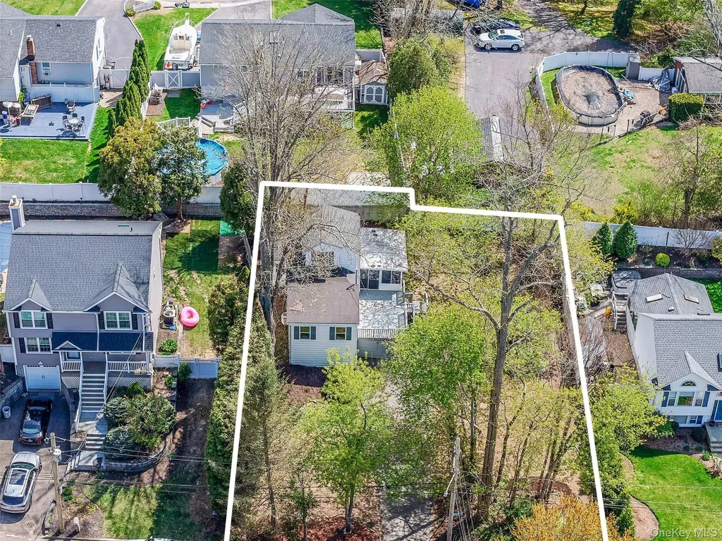 93 Maple Road Kings Park NY 11754