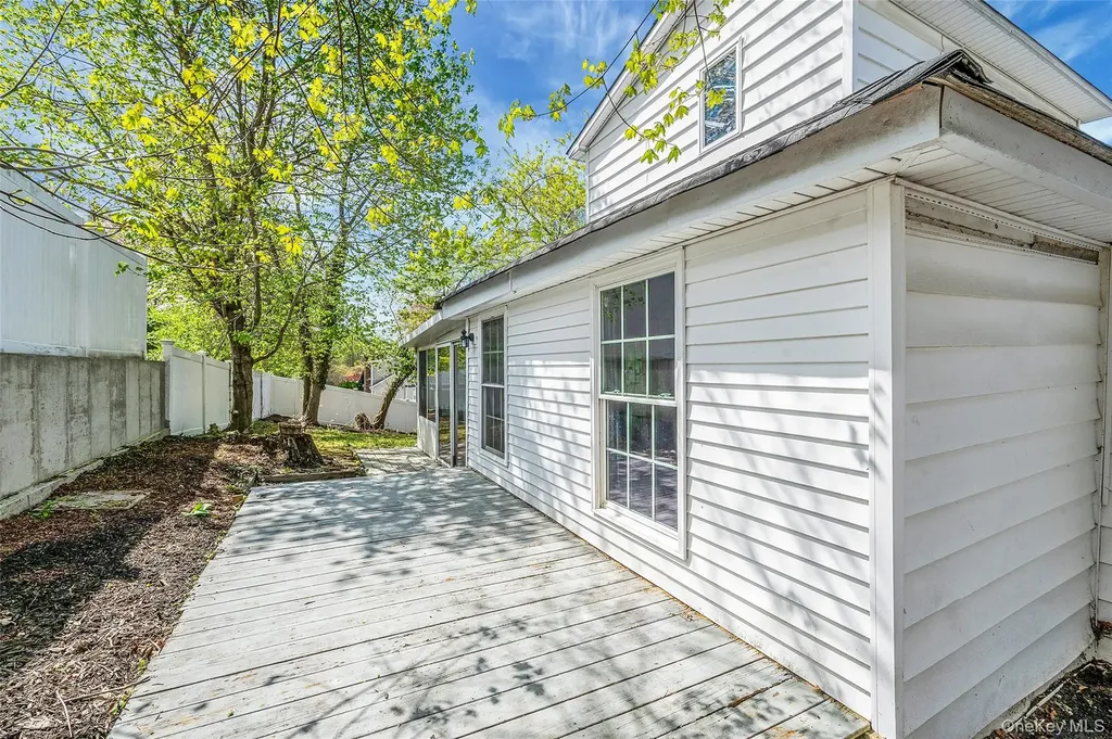 93 Maple Road Kings Park NY 11754