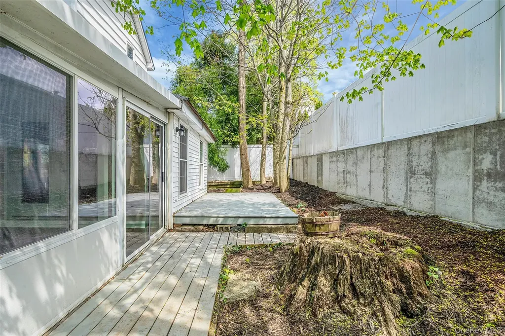 93 Maple Road Kings Park NY 11754